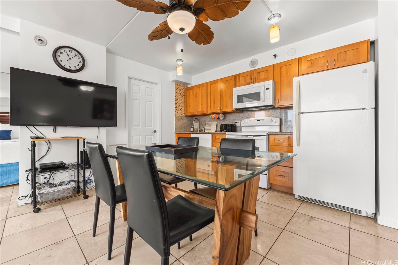 Waikiki Banyan condo # 3106, Honolulu, Hawaii - photo 8 of 18