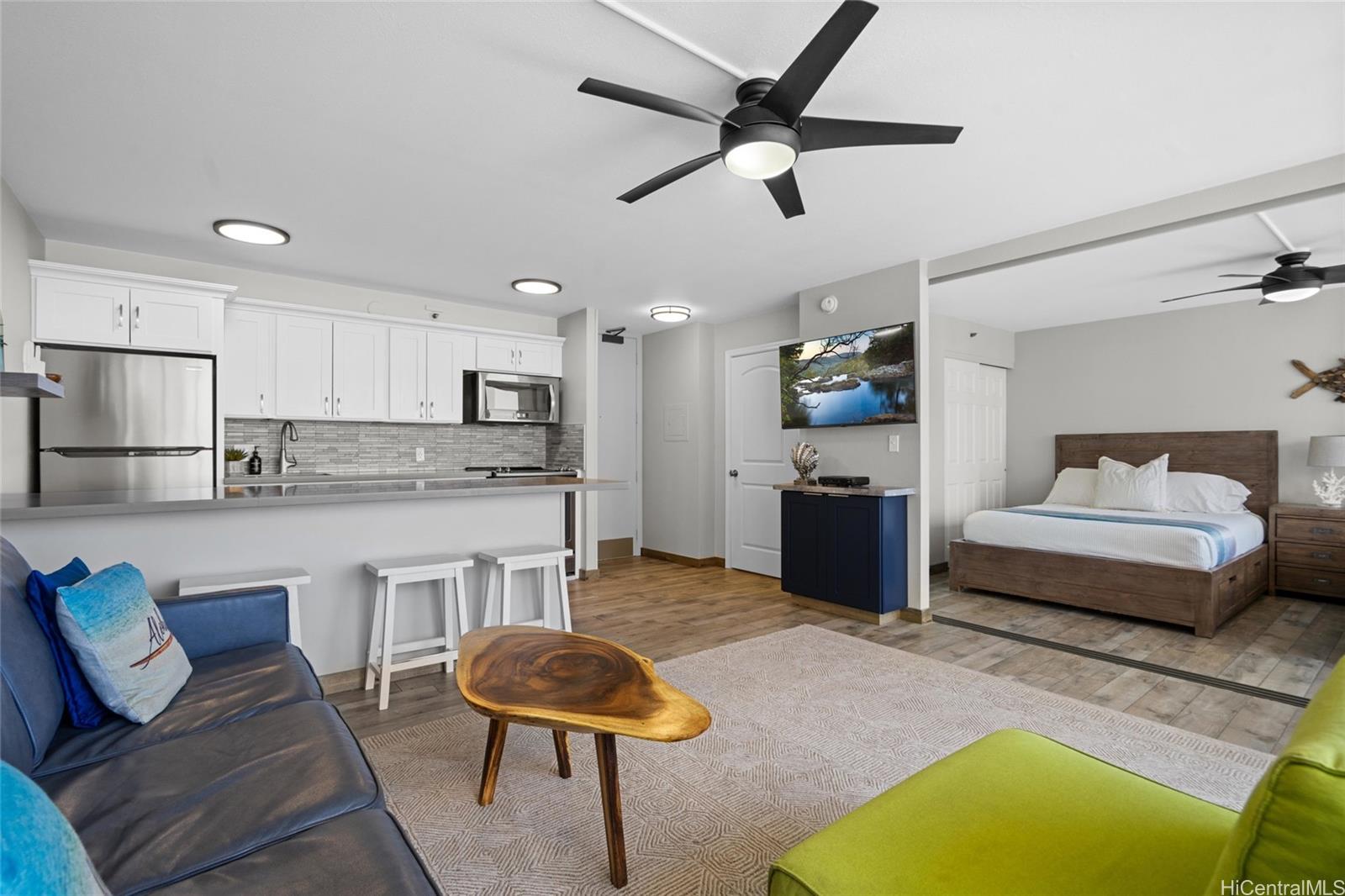 Waikiki Banyan condo # 3208 Mauka, Honolulu, Hawaii - photo 2 of 20