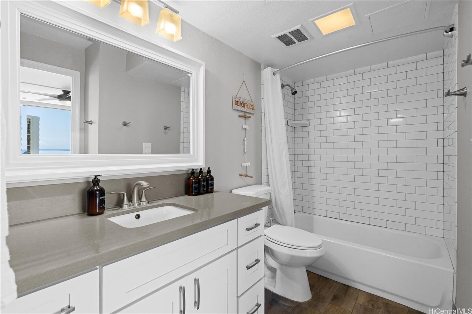 Waikiki Banyan condo # 3208 Mauka, Honolulu, Hawaii - photo 16 of 20