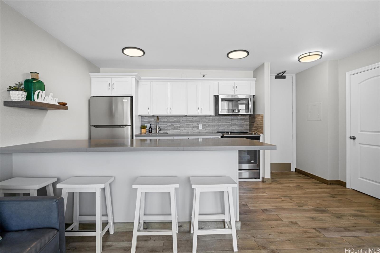 Waikiki Banyan condo # 3208 Mauka, Honolulu, Hawaii - photo 3 of 20