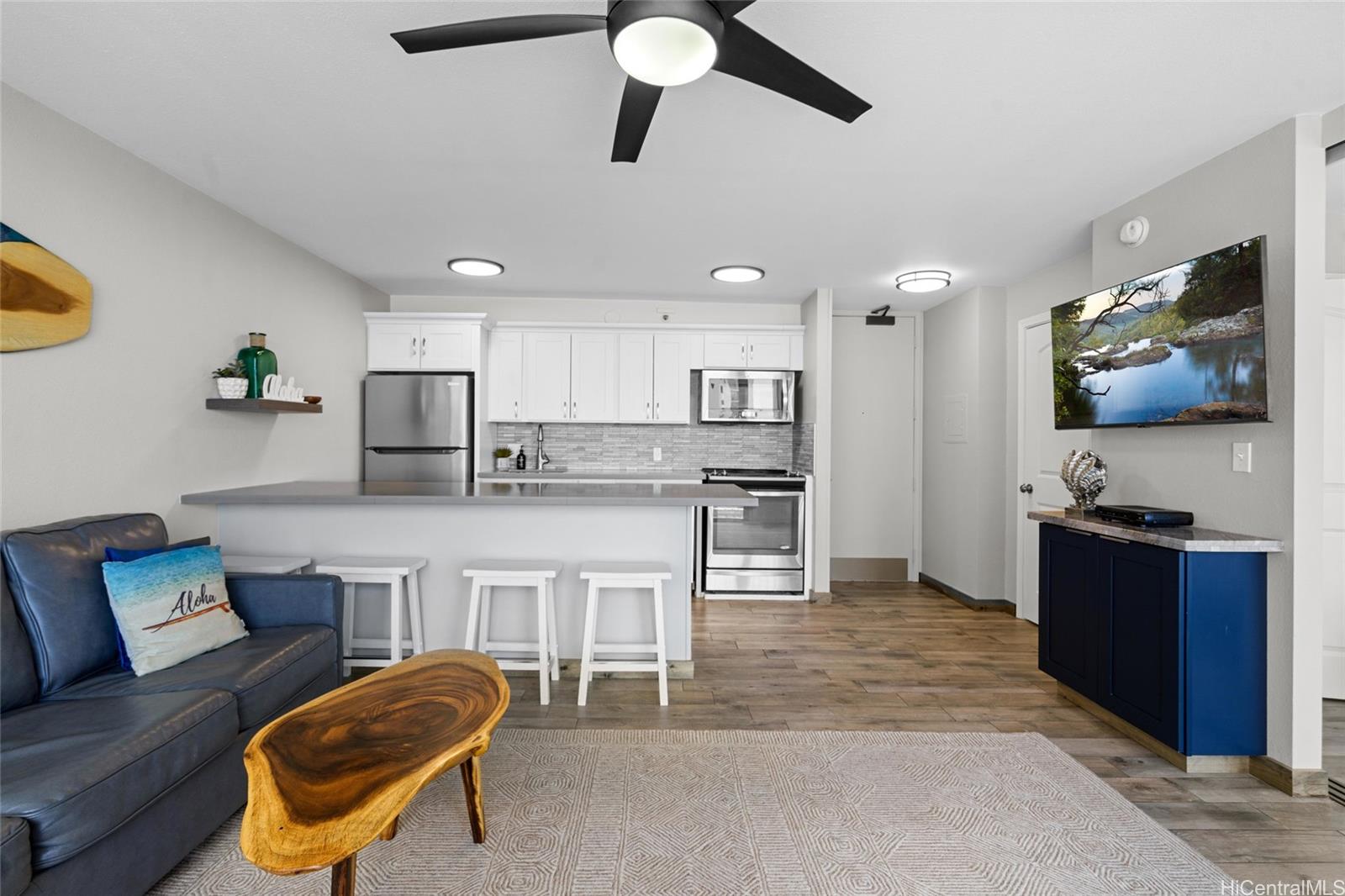 Waikiki Banyan condo # 3208 Mauka, Honolulu, Hawaii - photo 5 of 20