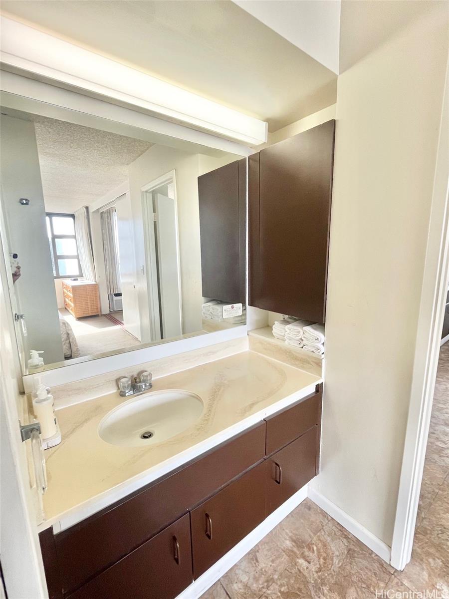 Waikiki Banyan condo # 3510, Honolulu, Hawaii - photo 11 of 15