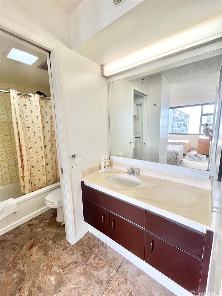 Waikiki Banyan condo # 3510, Honolulu, Hawaii - photo 12 of 15