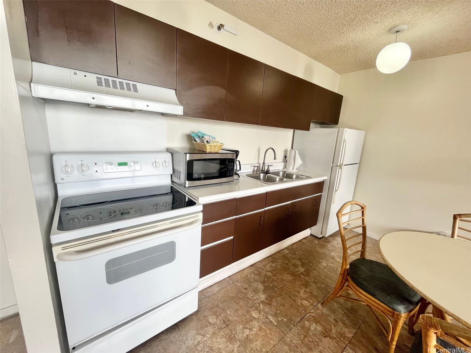 Waikiki Banyan condo # 3510, Honolulu, Hawaii - photo 3 of 15