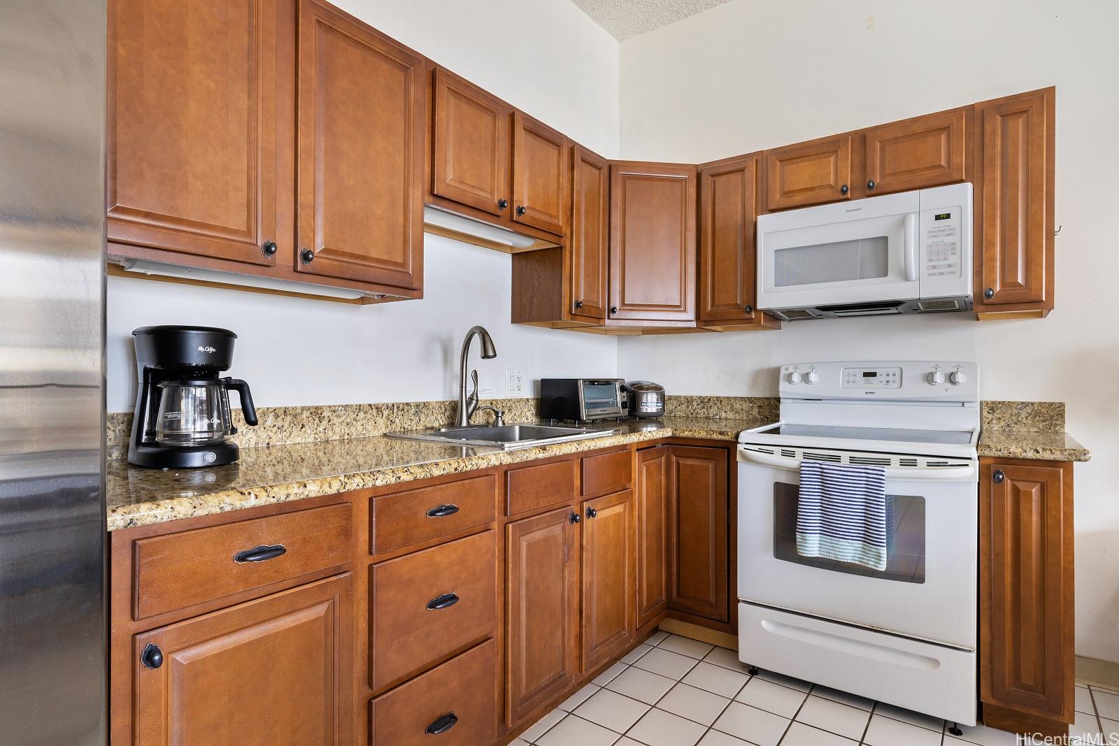 Waikiki Banyan condo # 3702-1 (Penthouse), Honolulu, Hawaii - photo 10 of 17