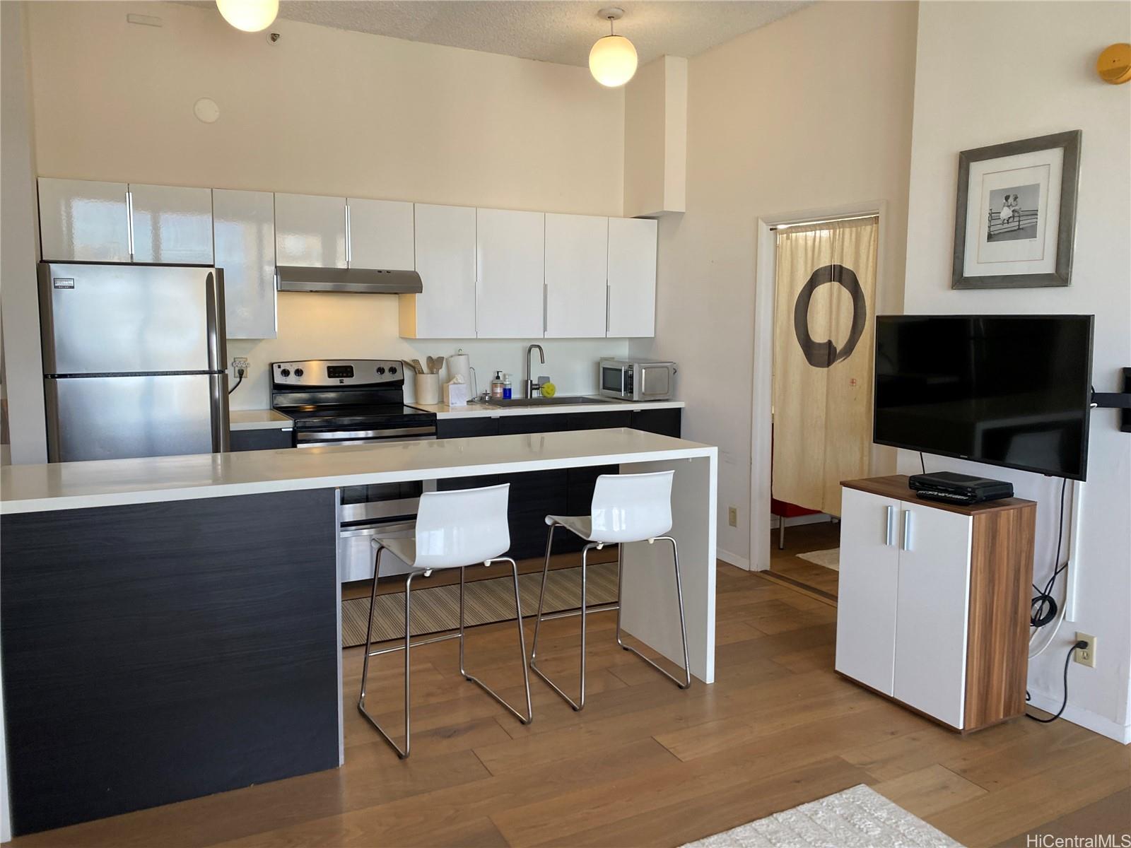 201 Ohua Ave Honolulu - Rental - photo 5 of 16