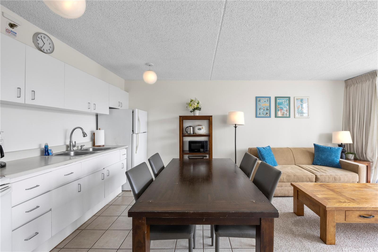 Waikiki Banyan condo # 611, Honolulu, Hawaii - photo 2 of 25