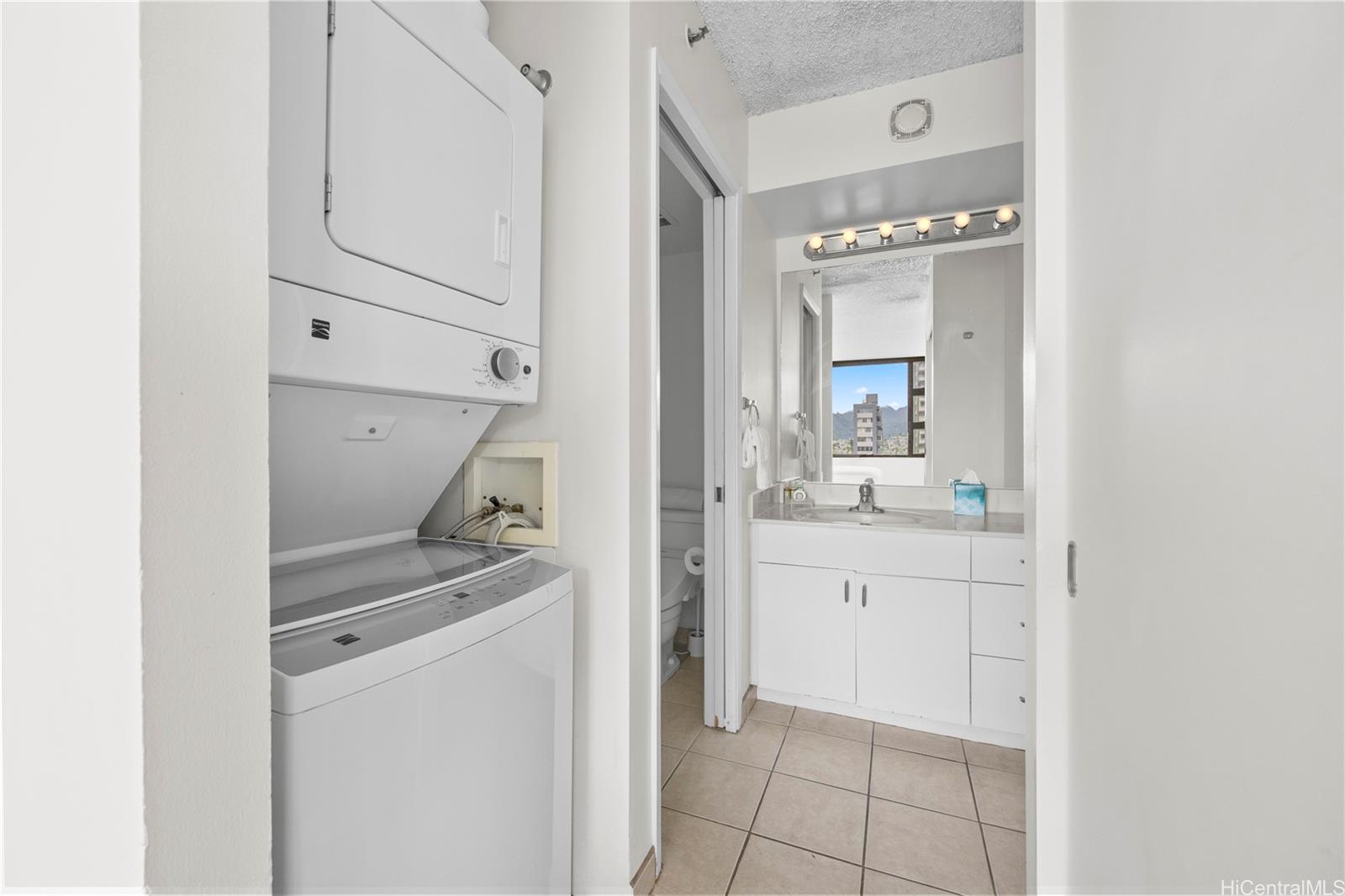 Waikiki Banyan condo # 611, Honolulu, Hawaii - photo 18 of 25