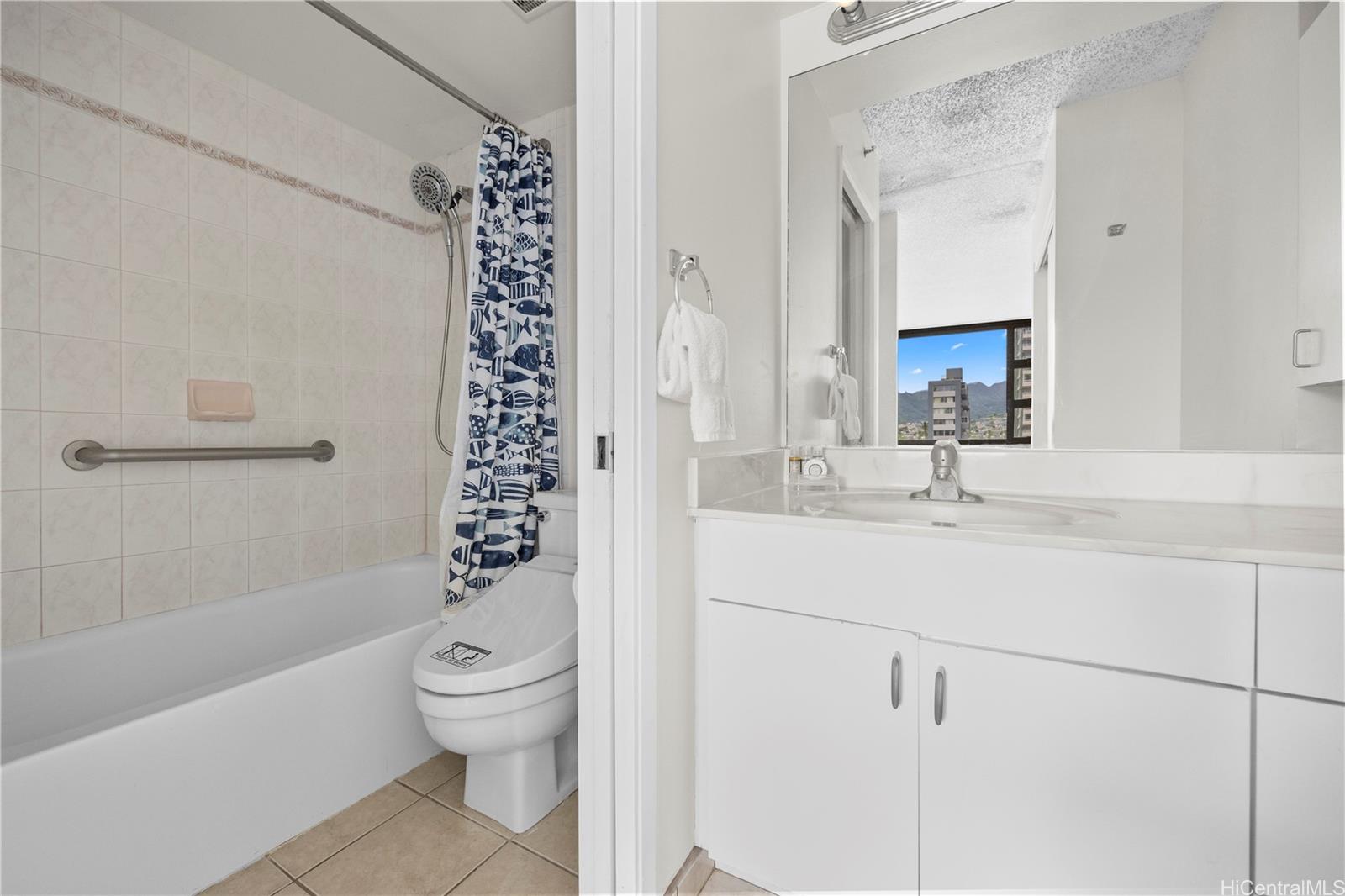 Waikiki Banyan condo # 611, Honolulu, Hawaii - photo 19 of 25