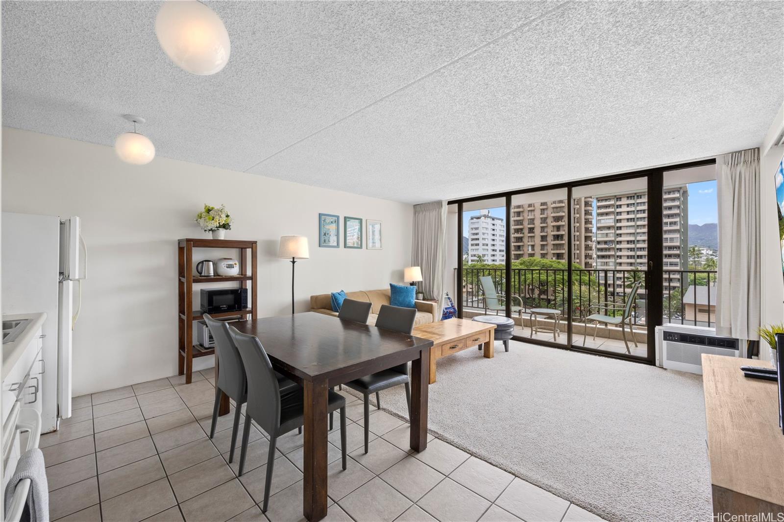 Waikiki Banyan condo # 611, Honolulu, Hawaii - photo 4 of 25