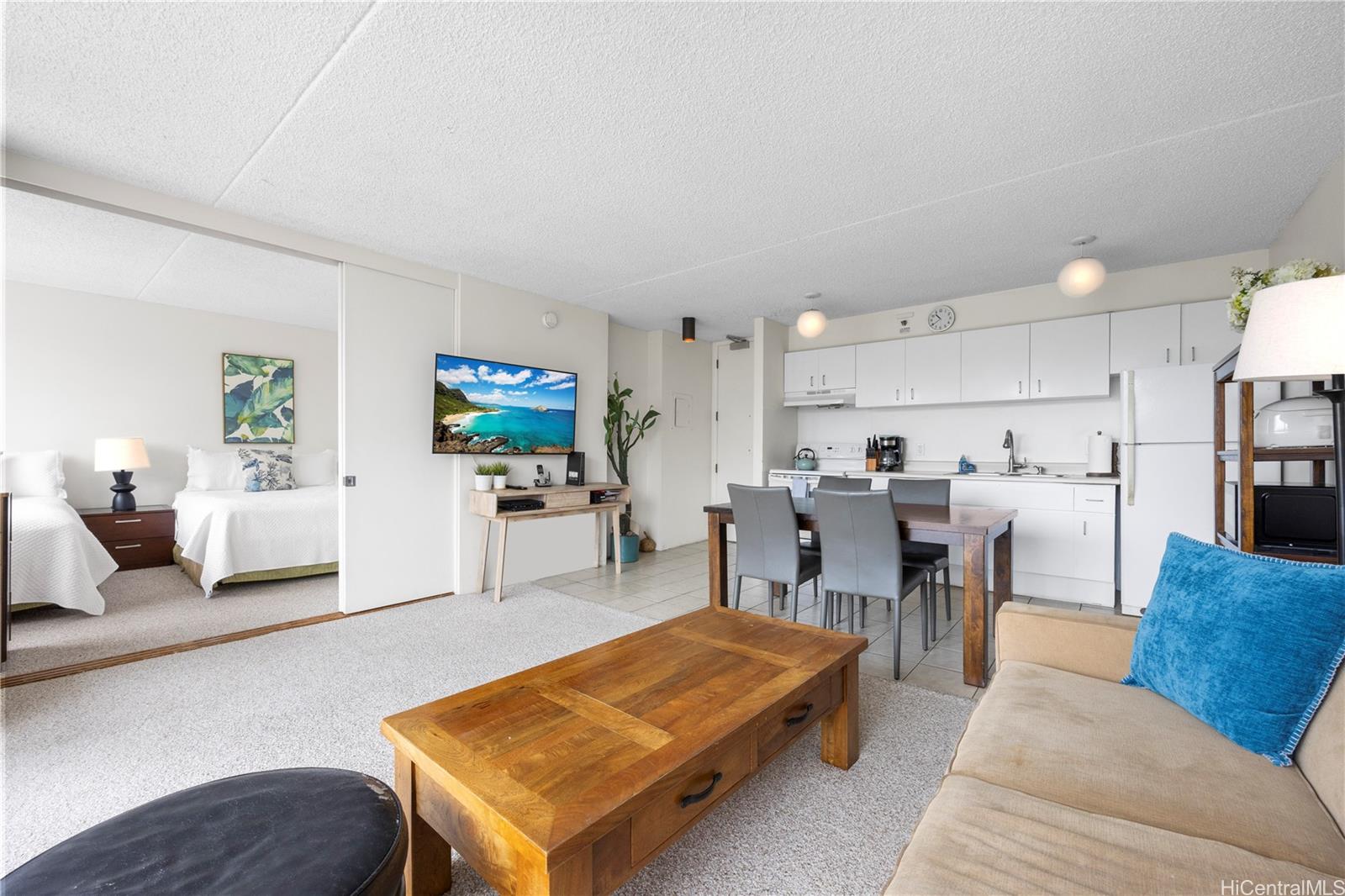 Waikiki Banyan condo # 611, Honolulu, Hawaii - photo 7 of 25