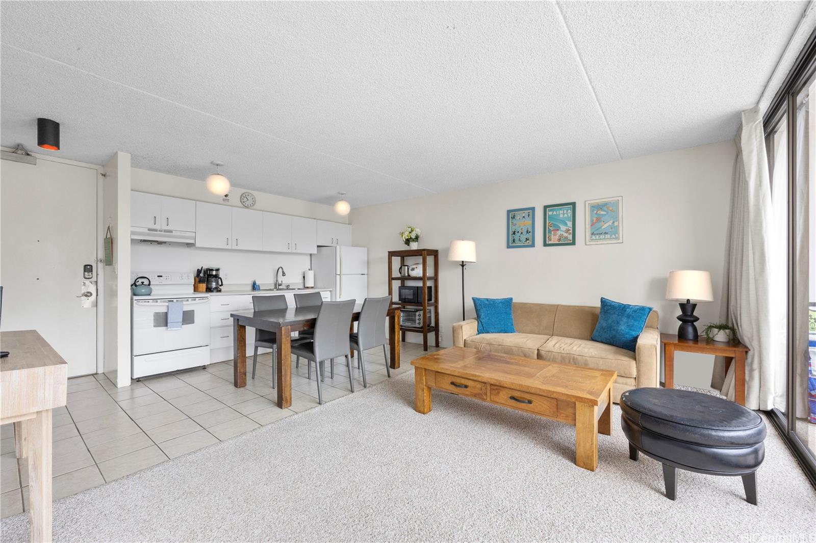 Waikiki Banyan condo # 611, Honolulu, Hawaii - photo 8 of 25