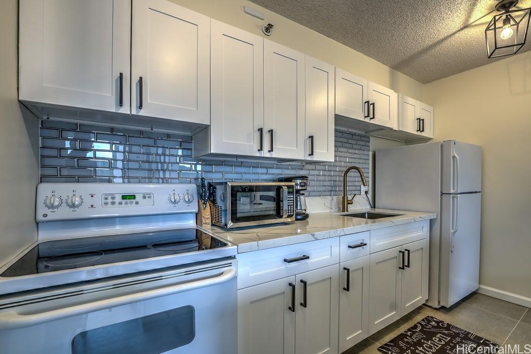 Waikiki Banyan condo # 803, Honolulu, Hawaii - photo 15 of 23