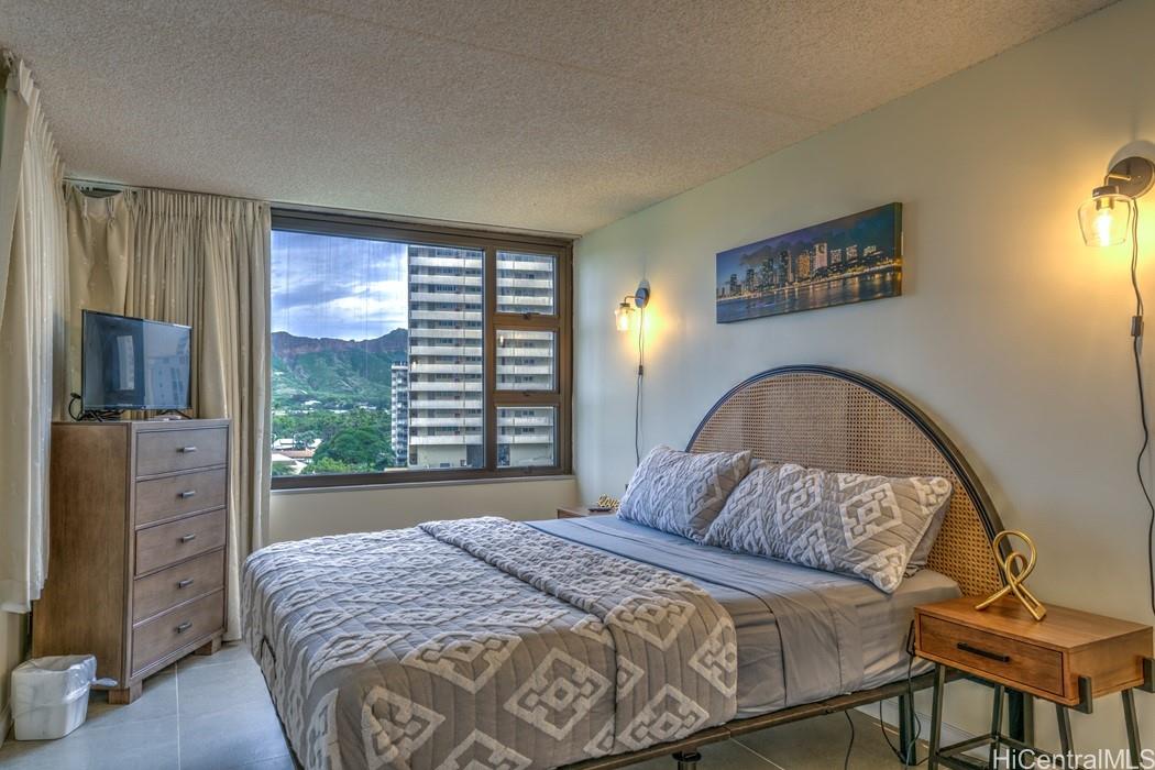 Waikiki Banyan condo # 803, Honolulu, Hawaii - photo 4 of 23