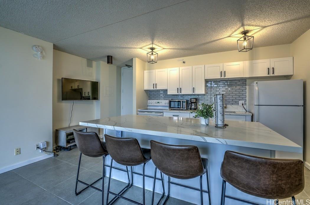 Waikiki Banyan condo # 803, Honolulu, Hawaii - photo 6 of 23