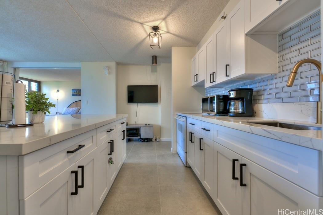 Waikiki Banyan condo # 803 T-1, Honolulu, Hawaii - photo 8 of 23