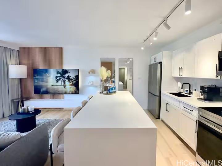 Waikiki Banyan condo # 901, Honolulu, Hawaii - photo 2 of 8