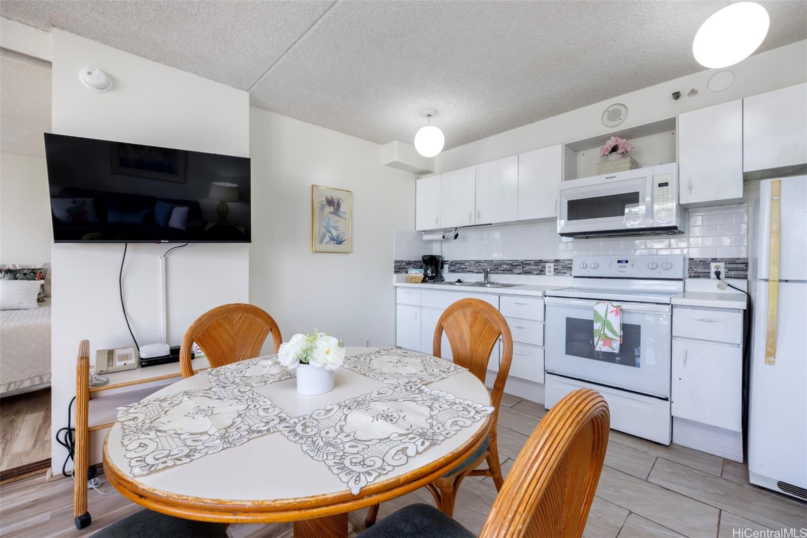 Waikiki Banyan condo # 903-Mauka, Honolulu, Hawaii - photo 15 of 23