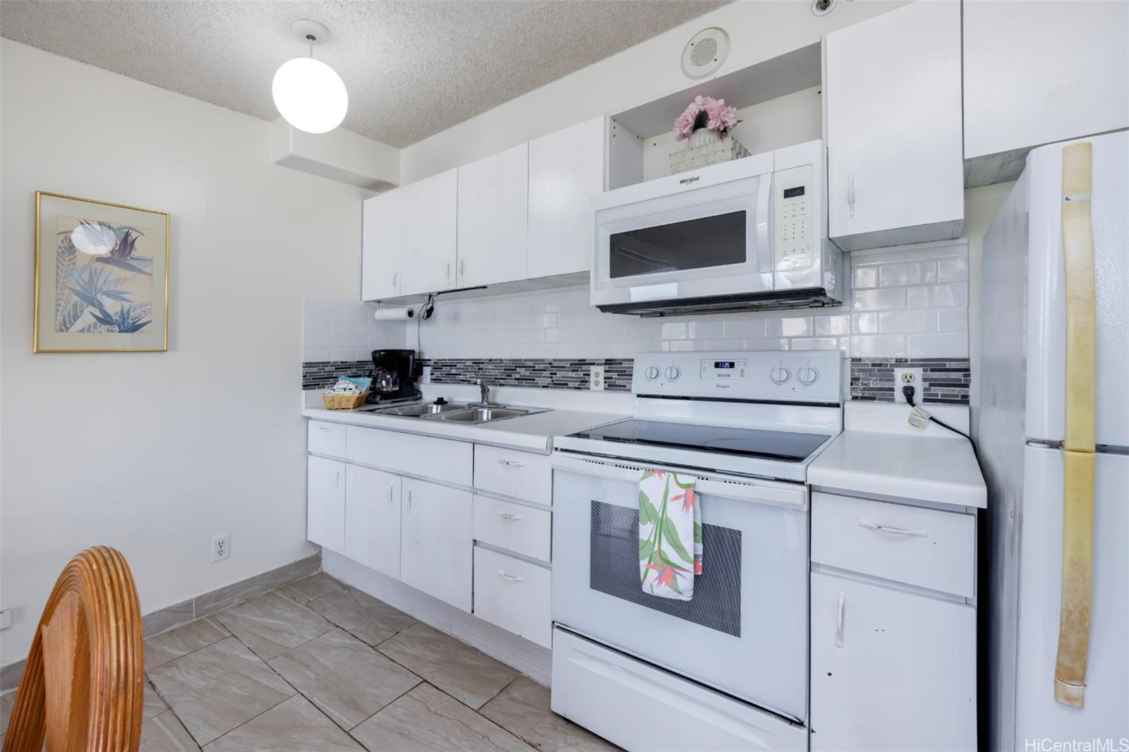 Waikiki Banyan condo # 903-Mauka, Honolulu, Hawaii - photo 16 of 23