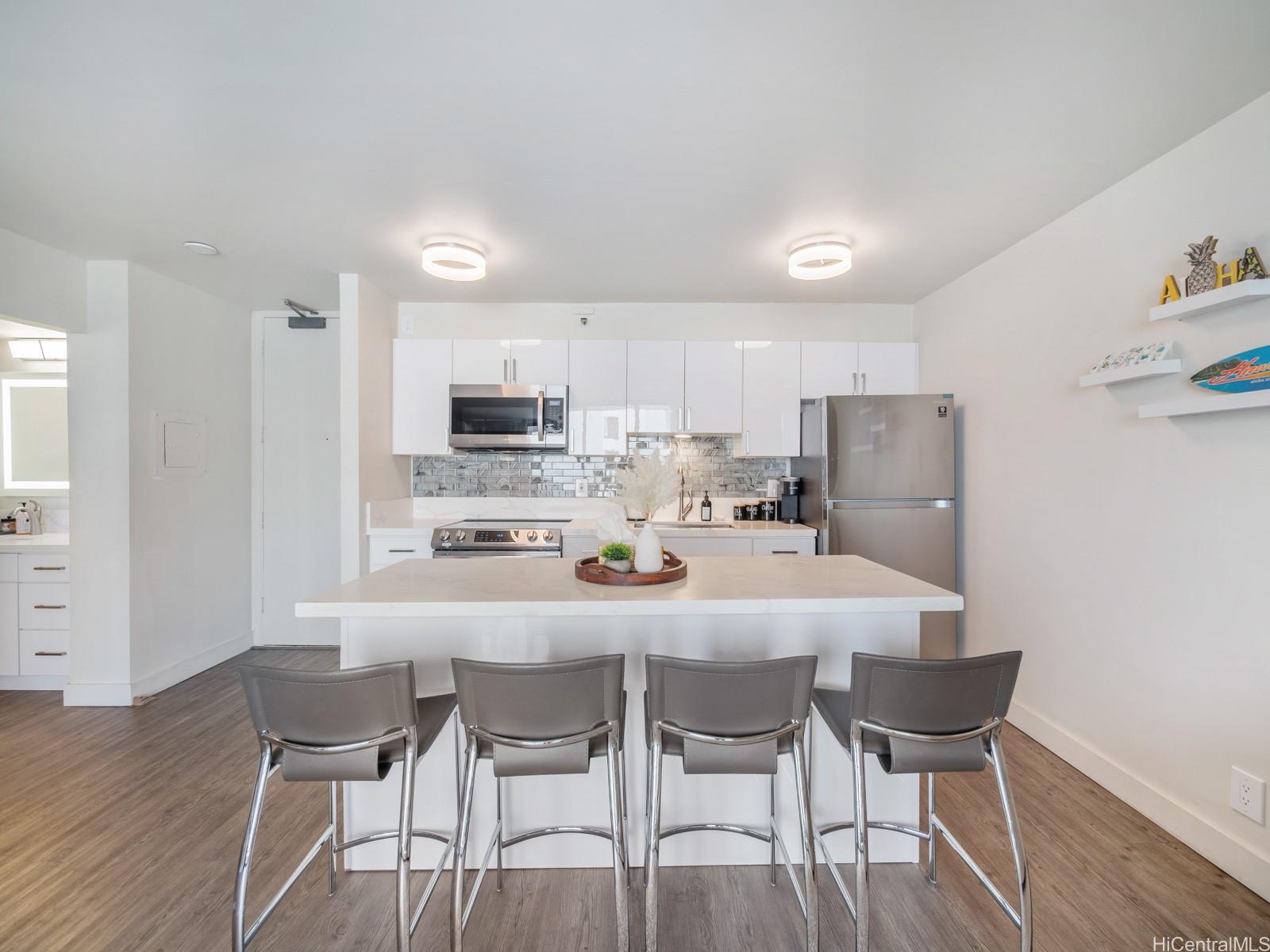 Waikiki Banyan condo # 906, Honolulu, Hawaii - photo 13 of 25