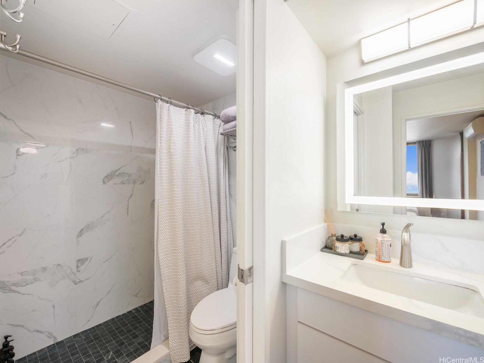 Waikiki Banyan condo # 906, Honolulu, Hawaii - photo 22 of 25