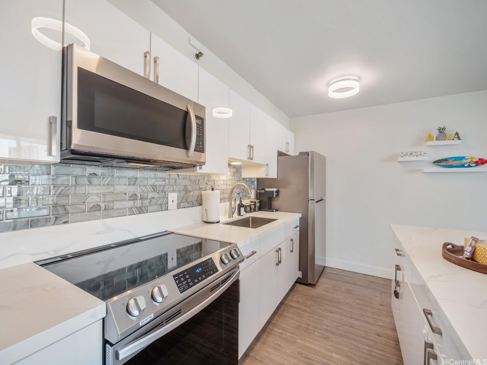 Waikiki Banyan condo # 906, Honolulu, Hawaii - photo 9 of 25