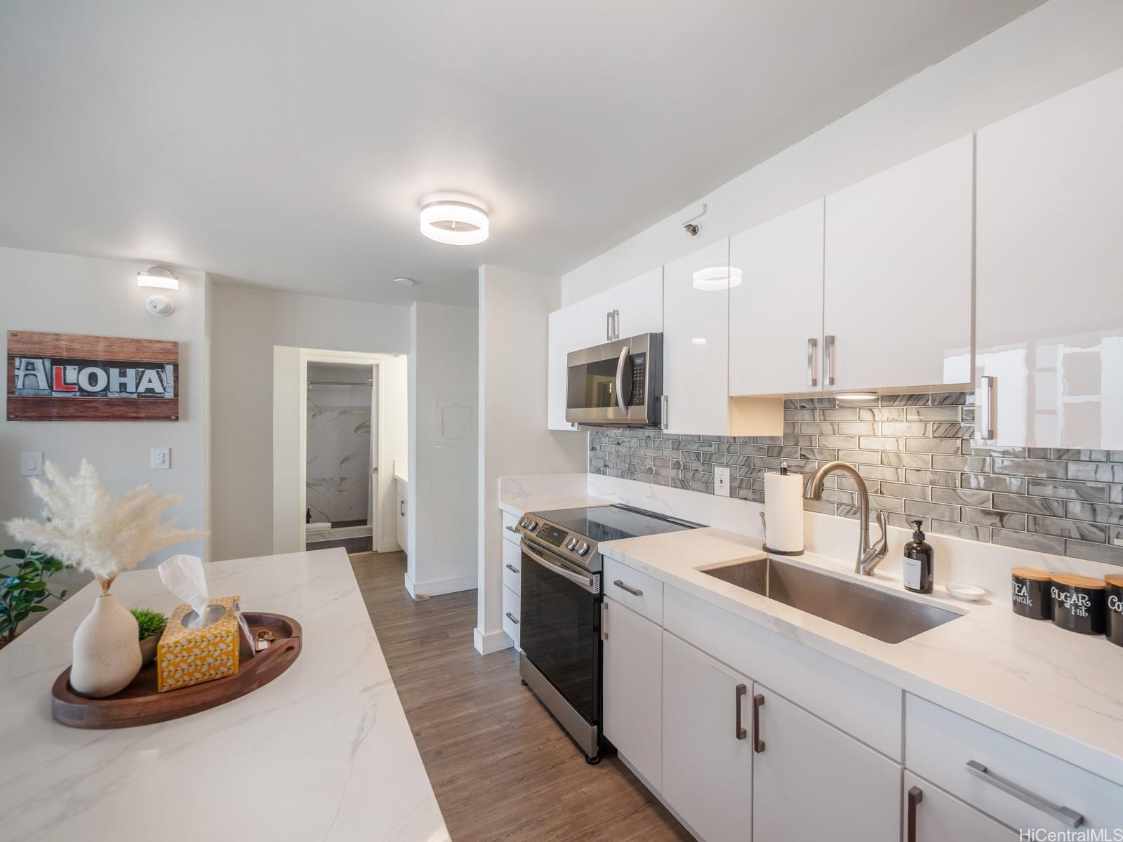 Waikiki Banyan condo # 906, Honolulu, Hawaii - photo 10 of 25