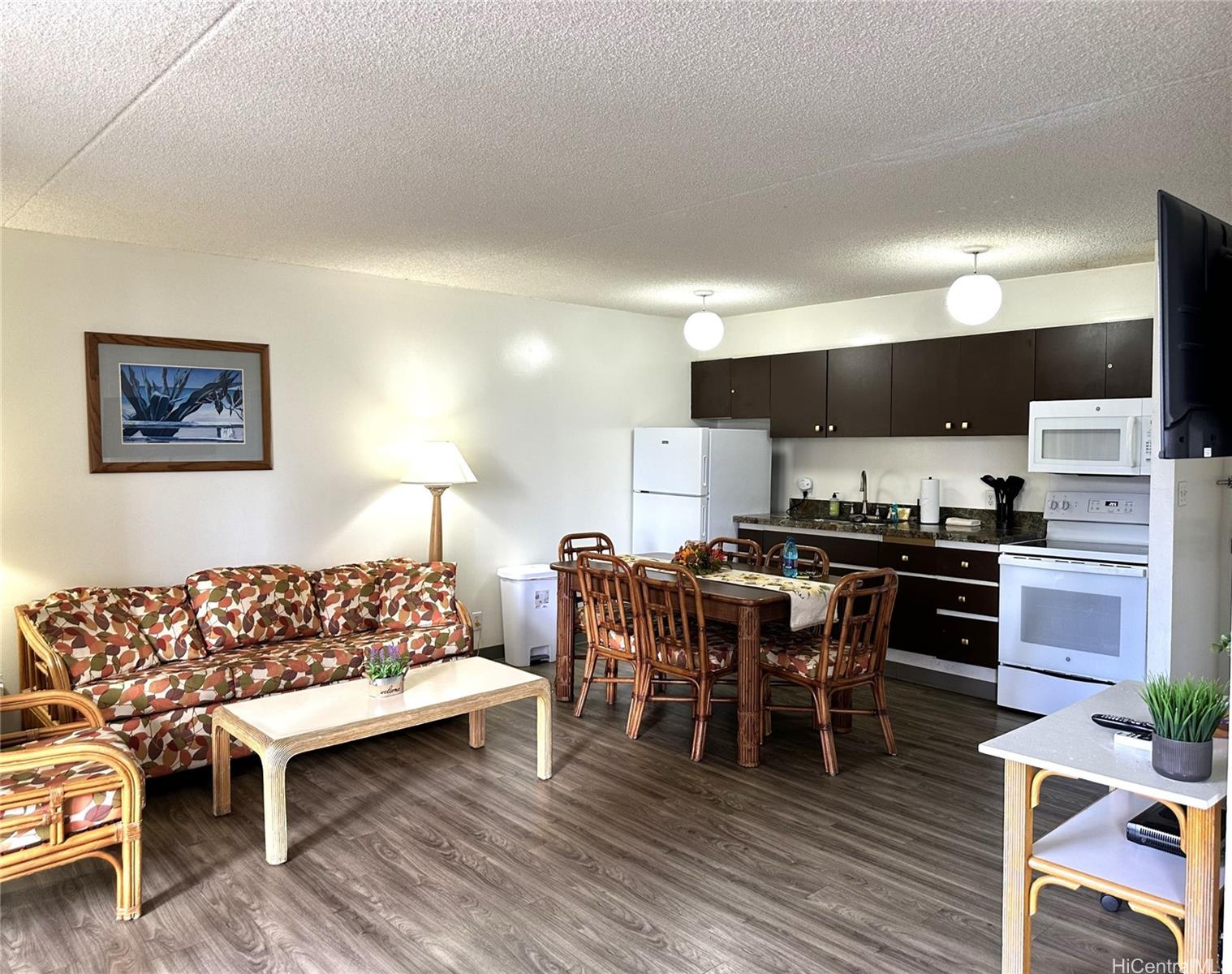 Waikiki Banyan condo # 908 - 1, Honolulu, Hawaii - photo 2 of 9