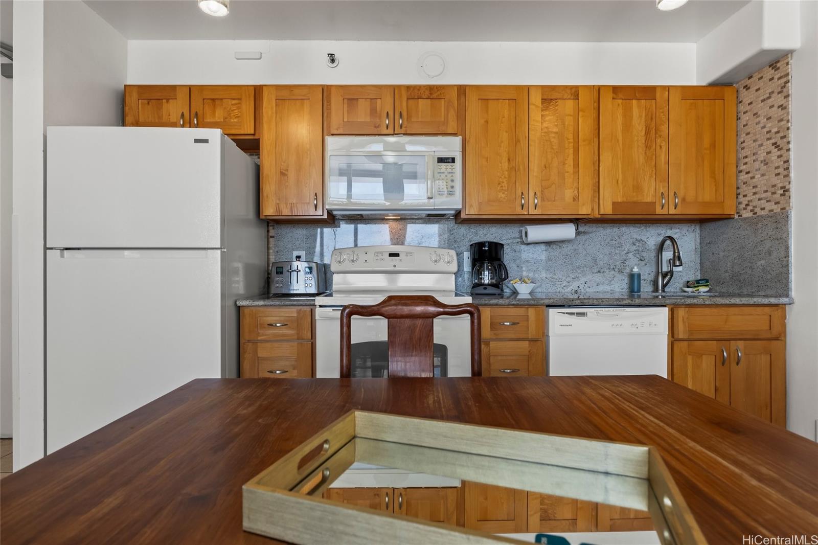 Waikiki Banyan condo # I-3204, Honolulu, Hawaii - photo 11 of 19