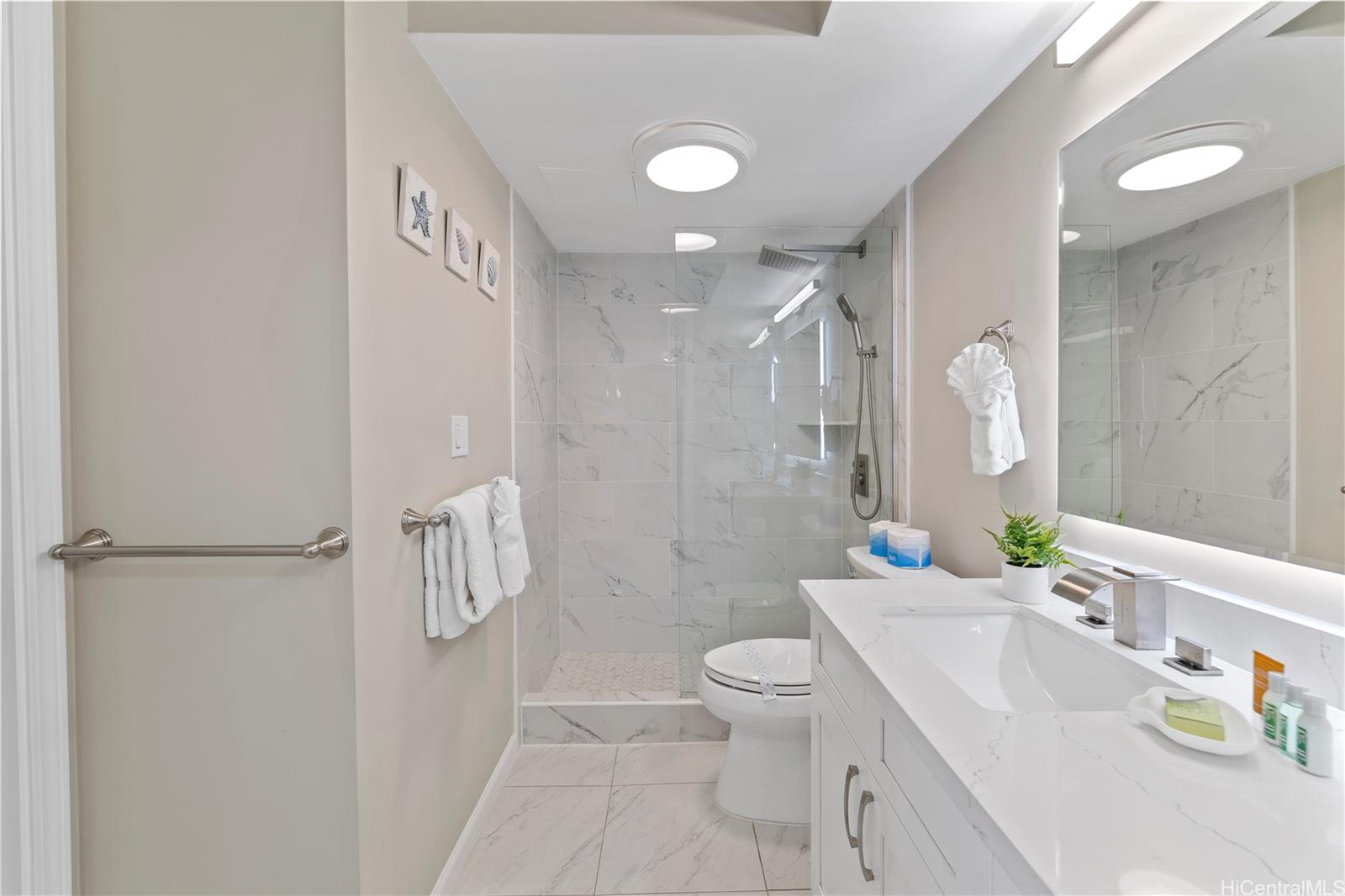 Waikiki Banyan condo # I-3303, Honolulu, Hawaii - photo 21 of 25