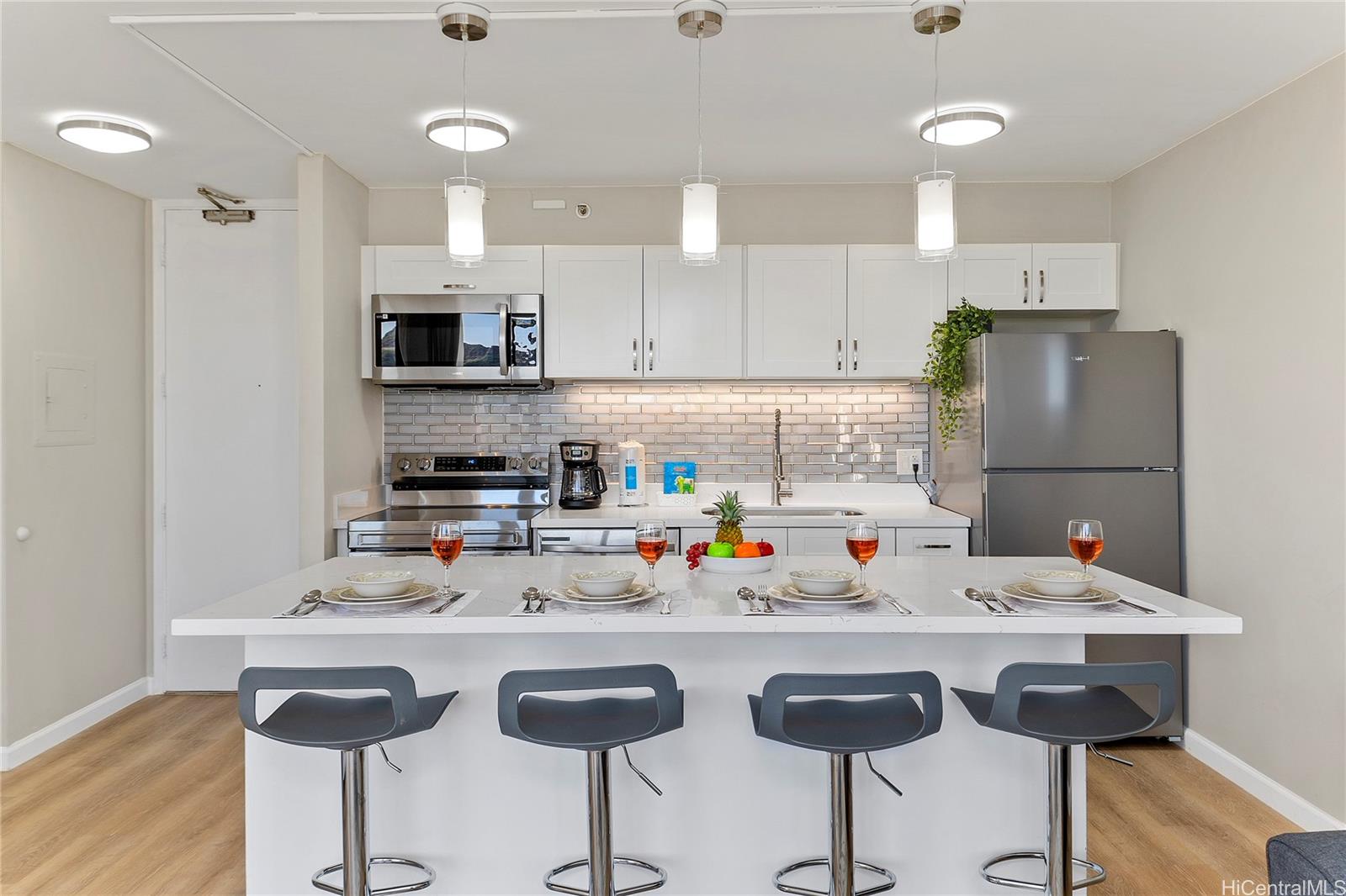 Waikiki Banyan condo # I-3303, Honolulu, Hawaii - photo 6 of 24