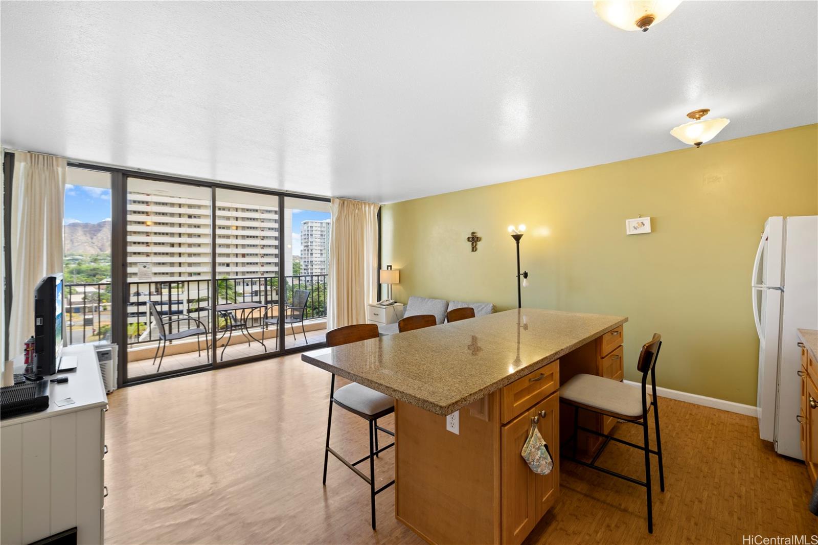 Waikiki Banyan condo # MAKAI 809, Honolulu, Hawaii - photo 6 of 25