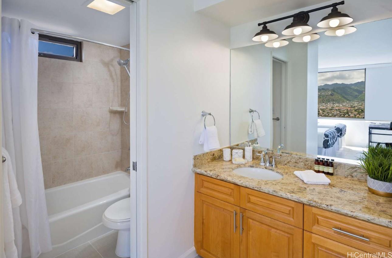 Waikiki Banyan condo # Mauka 3513, Honolulu, Hawaii - photo 5 of 13