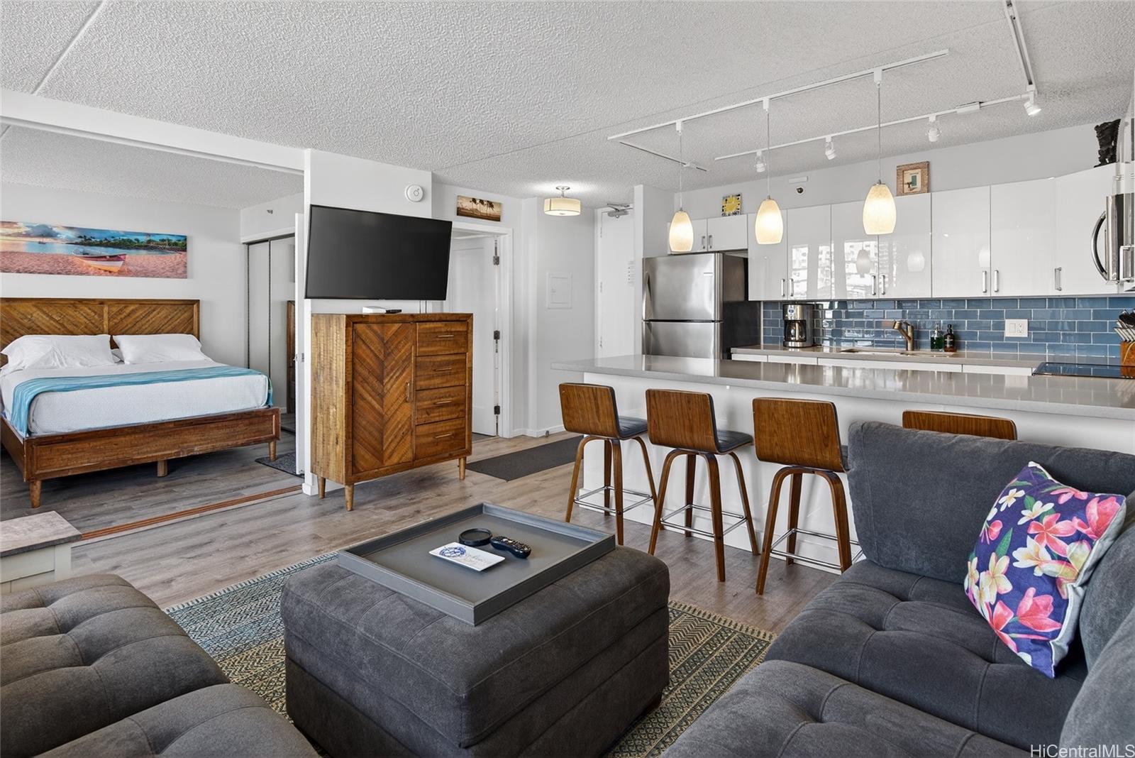 Waikiki Banyan condo # T1-1010, Honolulu, Hawaii - photo 11 of 25