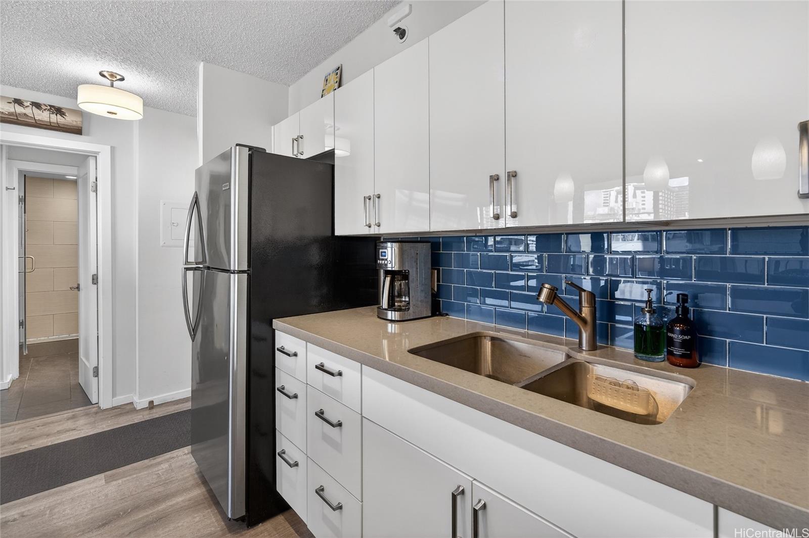 Waikiki Banyan condo # T1-1010, Honolulu, Hawaii - photo 9 of 25