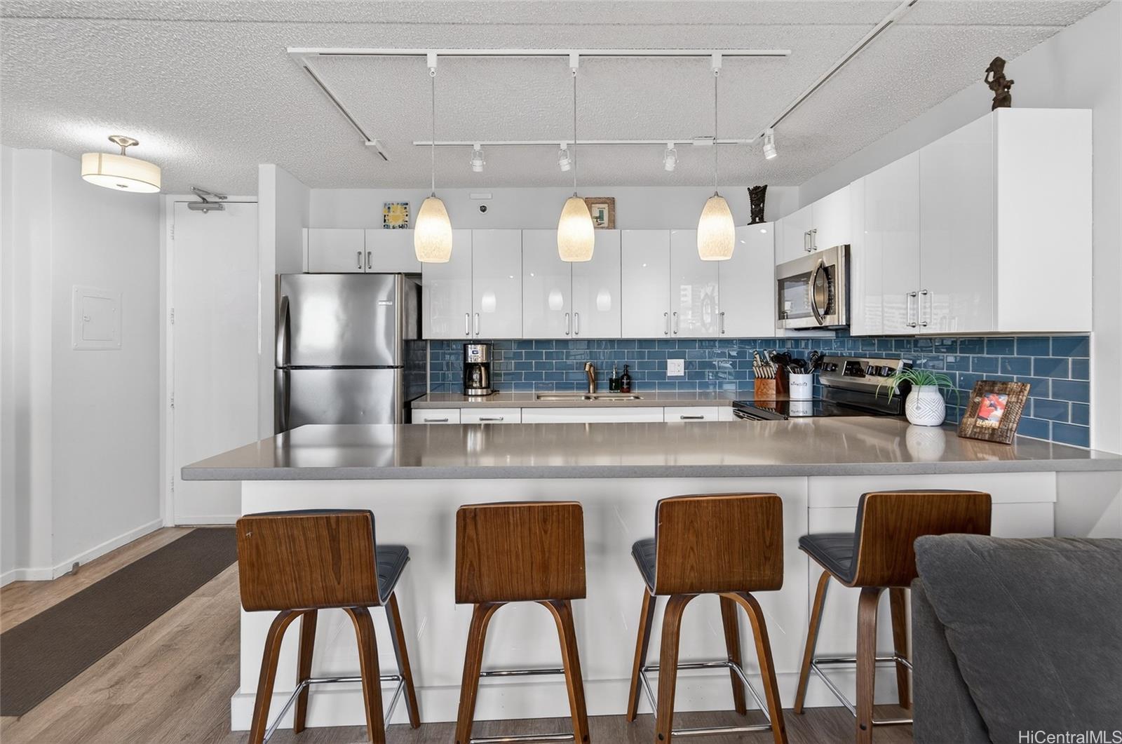 Waikiki Banyan condo # T1-1010, Honolulu, Hawaii - photo 10 of 25