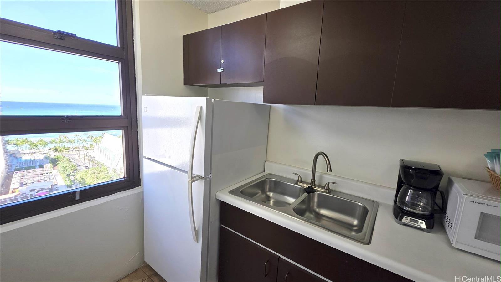 Waikiki Banyan condo # T1-2114, Honolulu, Hawaii - photo 8 of 15