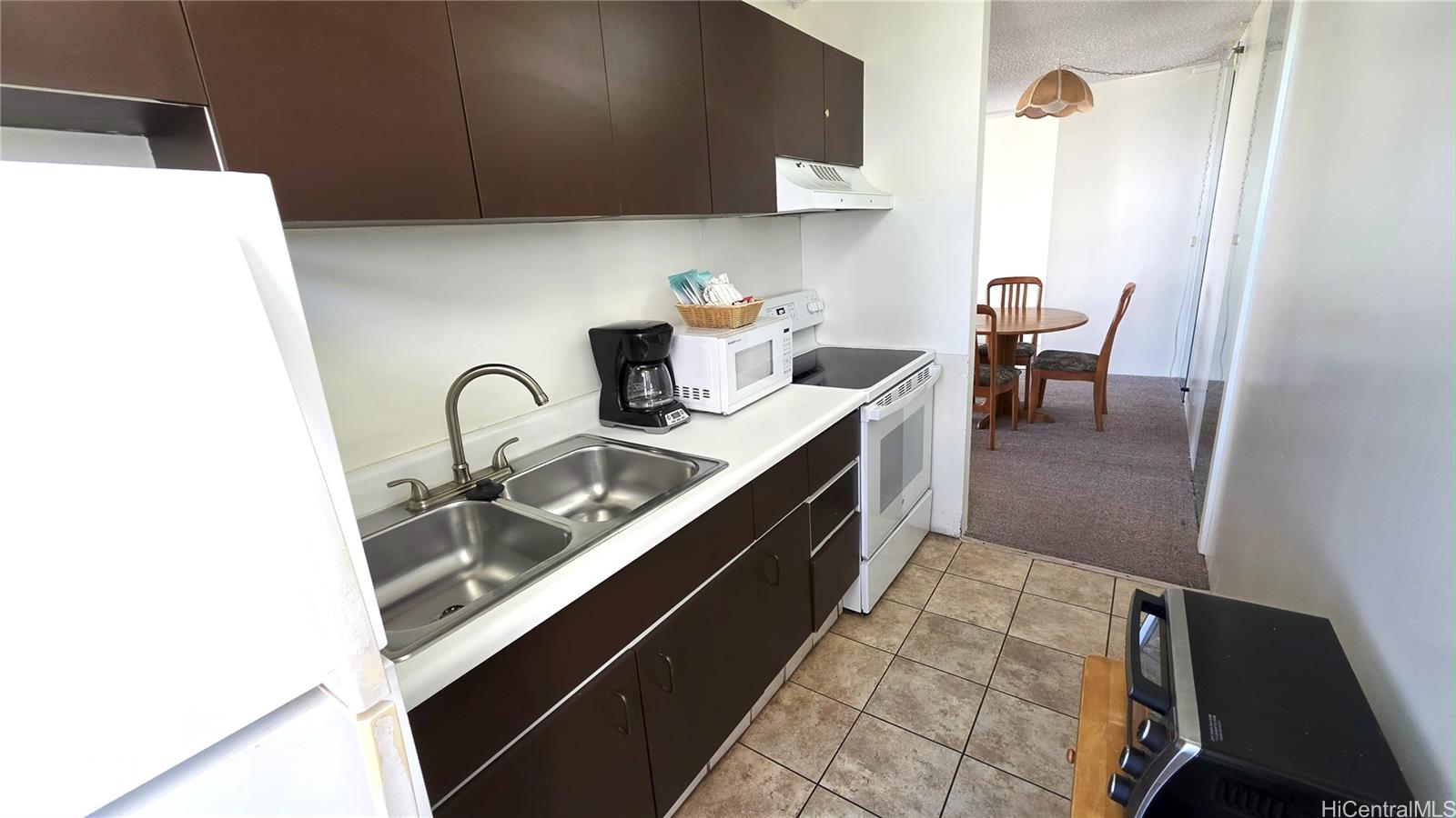 Waikiki Banyan condo # T1-2114, Honolulu, Hawaii - photo 9 of 15