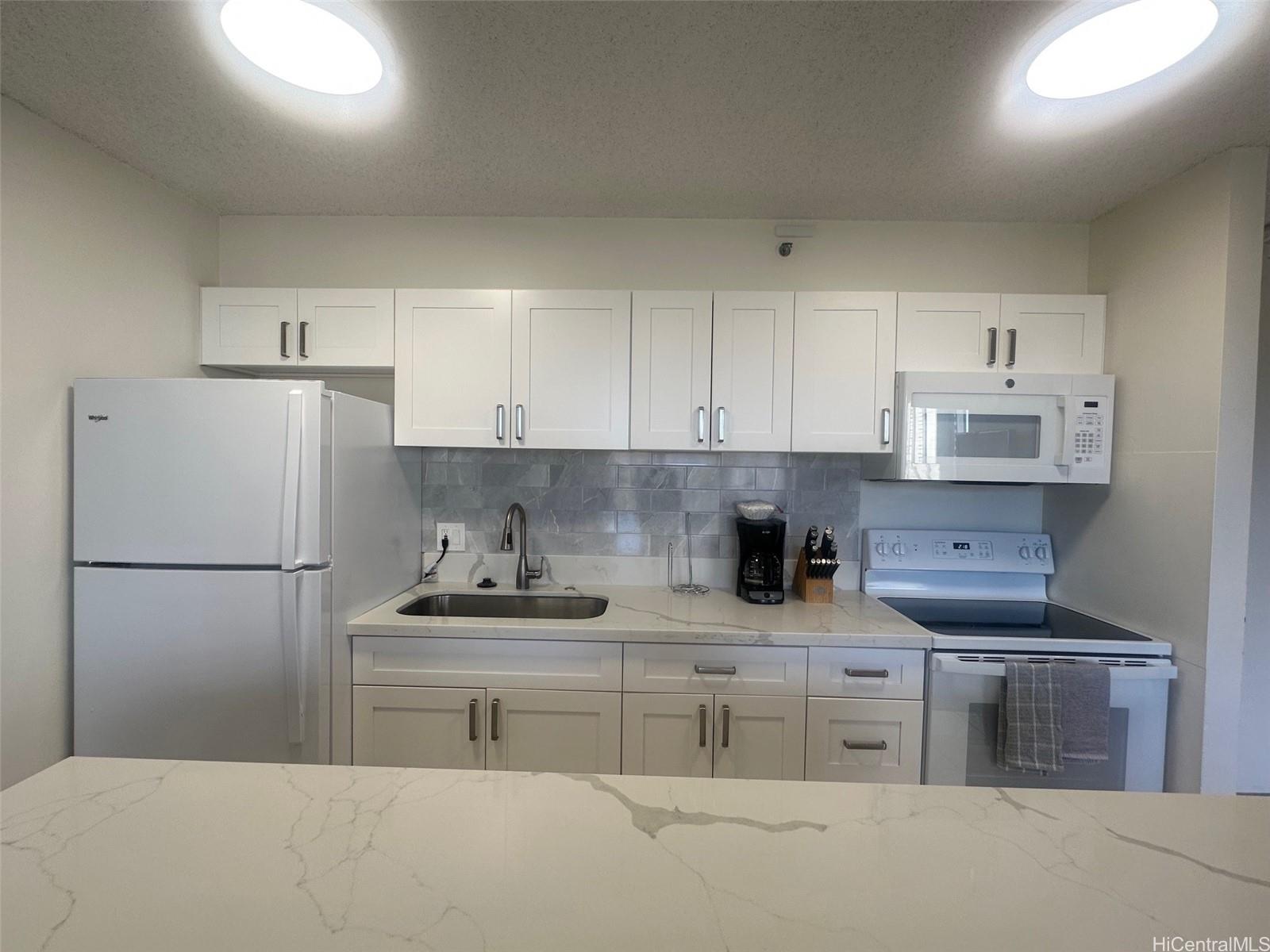 Waikiki Banyan condo # T1-2405, Honolulu, Hawaii - photo 8 of 12