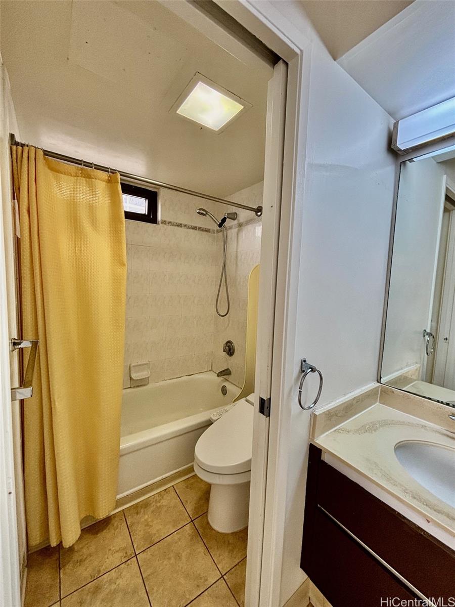 Waikiki Banyan condo # T1-3202, Honolulu, Hawaii - photo 11 of 16