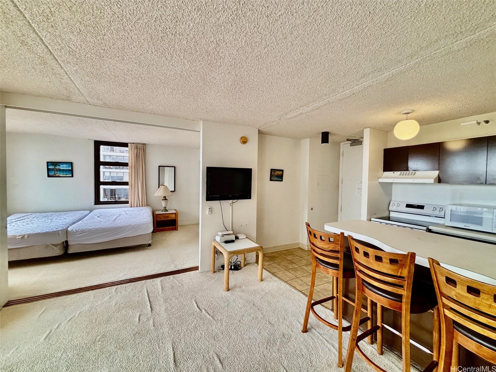 Waikiki Banyan condo # T1-3202, Honolulu, Hawaii - photo 6 of 16