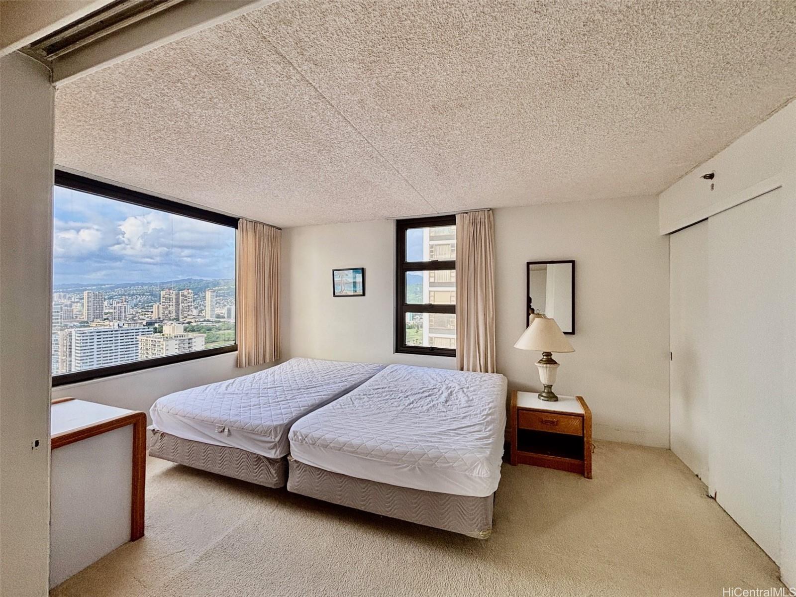 Waikiki Banyan condo # T1-3202, Honolulu, Hawaii - photo 10 of 16