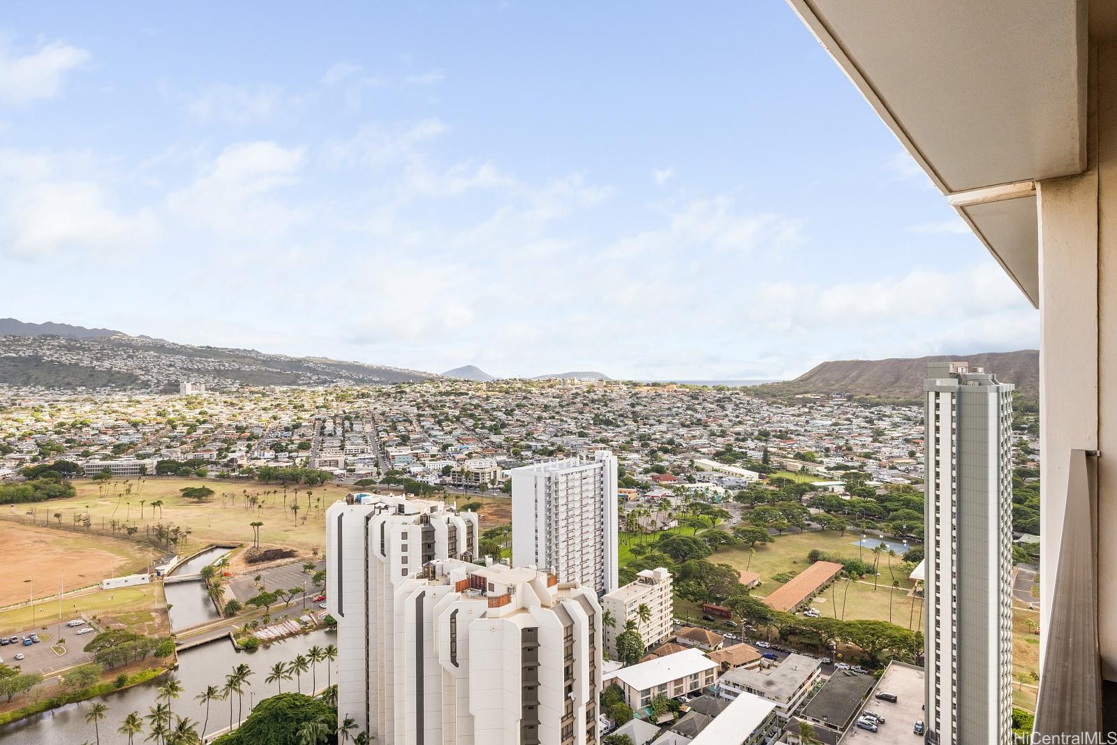 Waikiki Banyan condo # T2-3809 (NUC), Honolulu, Hawaii - photo 5 of 22