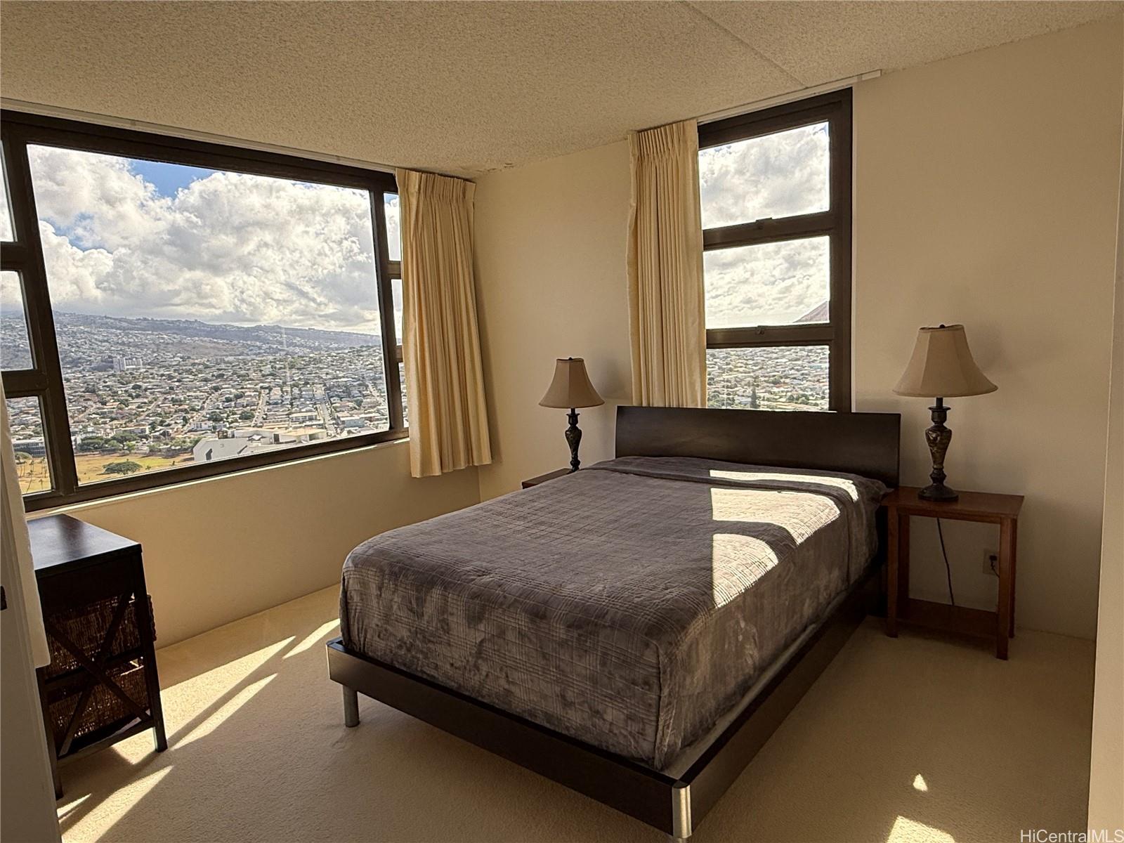 201 Ohua Ave Honolulu - Rental - photo 3 of 23