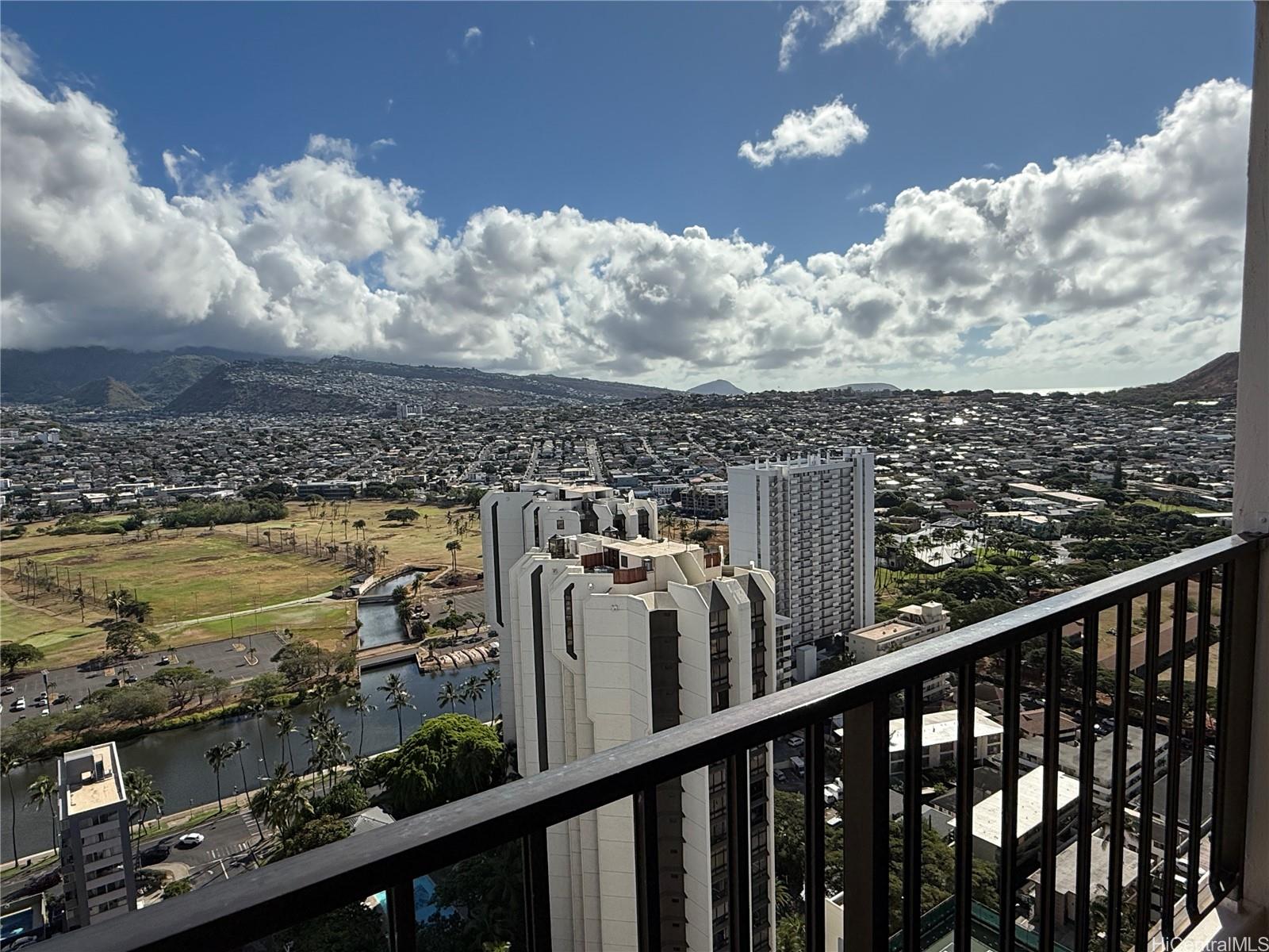 201 Ohua Ave Honolulu - Rental - photo 5 of 23