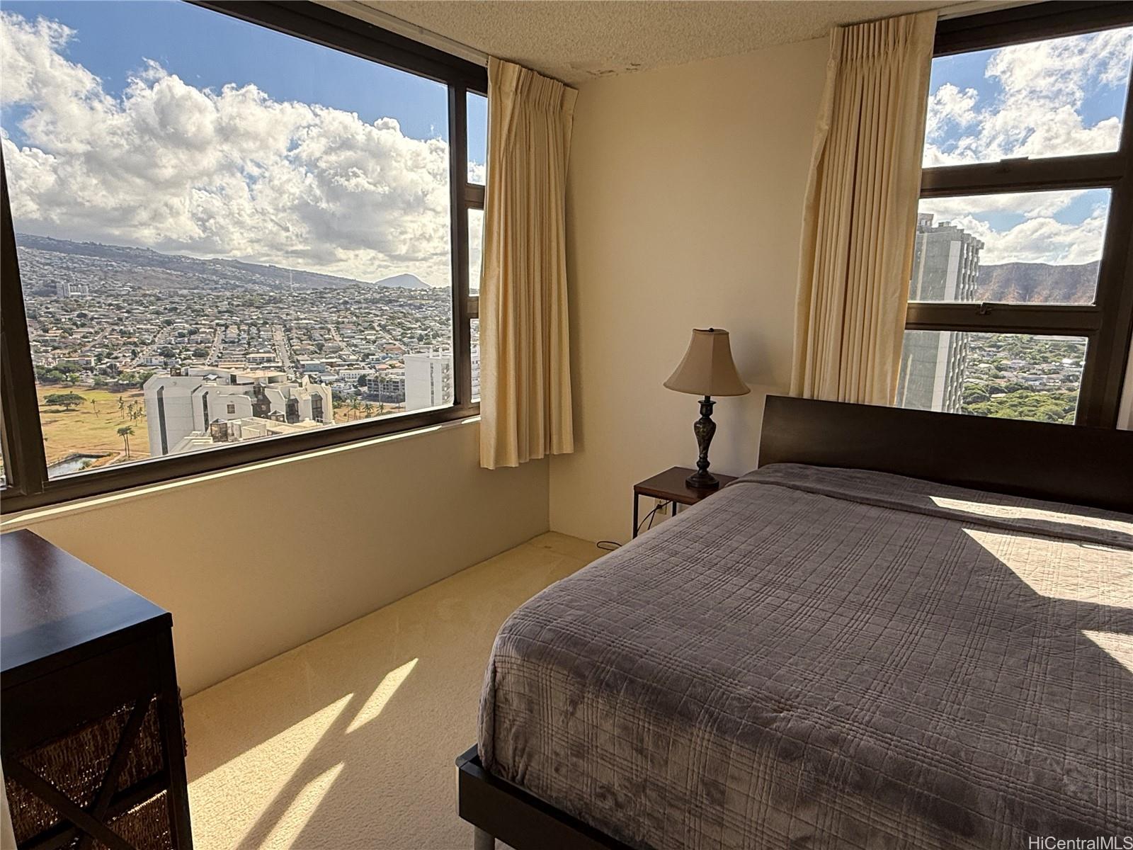 201 Ohua Ave Honolulu - Rental - photo 7 of 23