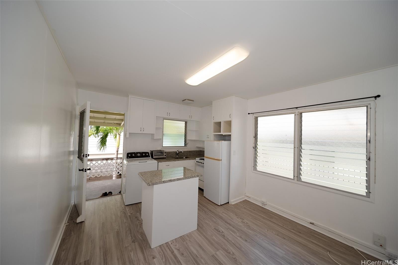 2014 Fern St Honolulu - Rental - photo 2 of 6