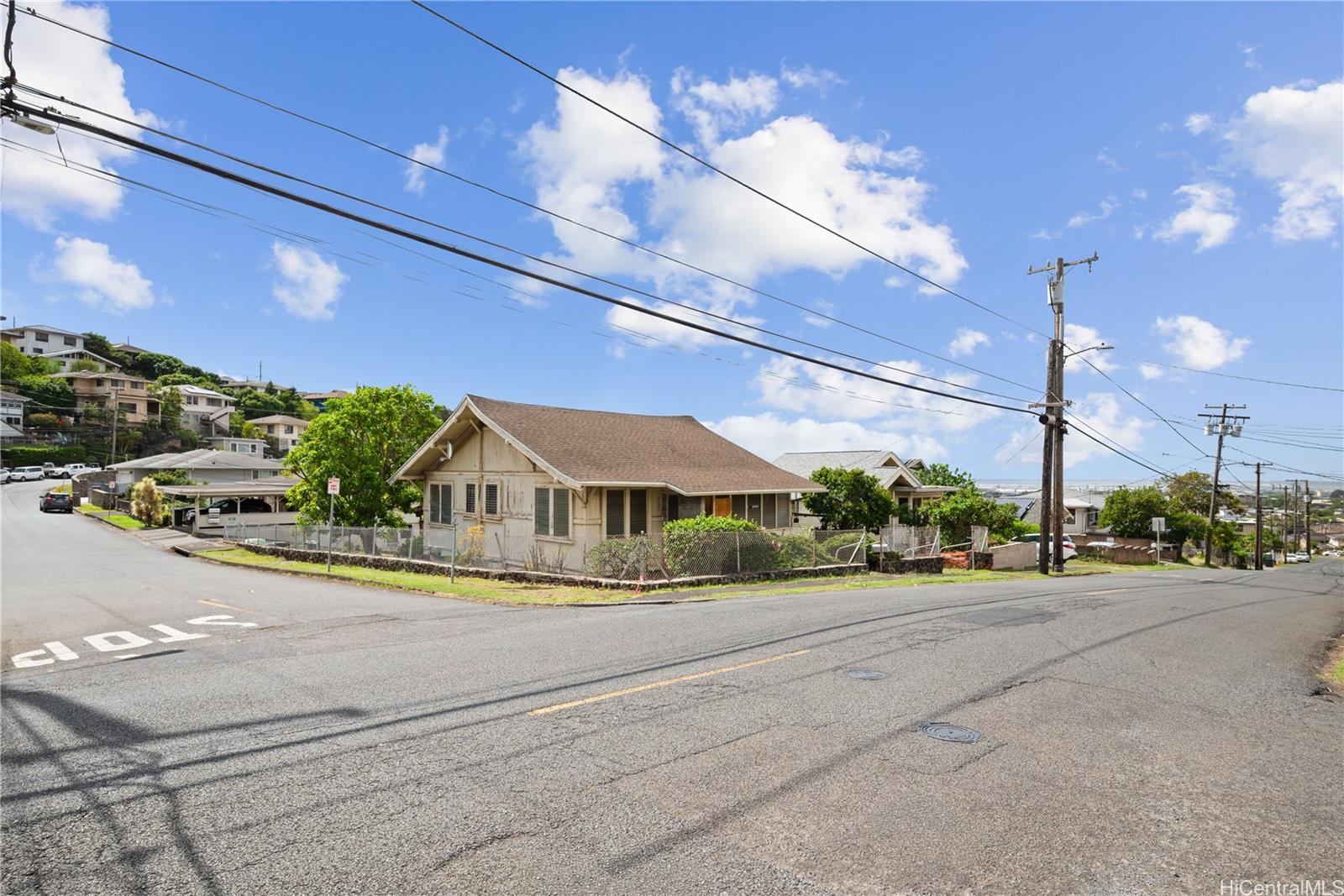 2023  Houghtailing Street Kamehameha Heights, Honolulu home - photo 3 of 19