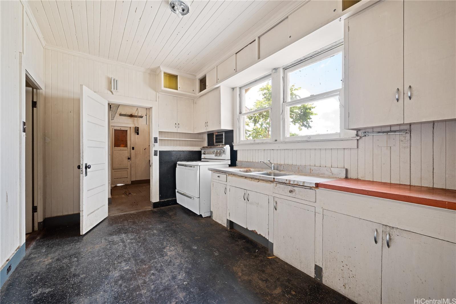 2023  Houghtailing Street Kamehameha Heights, Honolulu home - photo 9 of 19