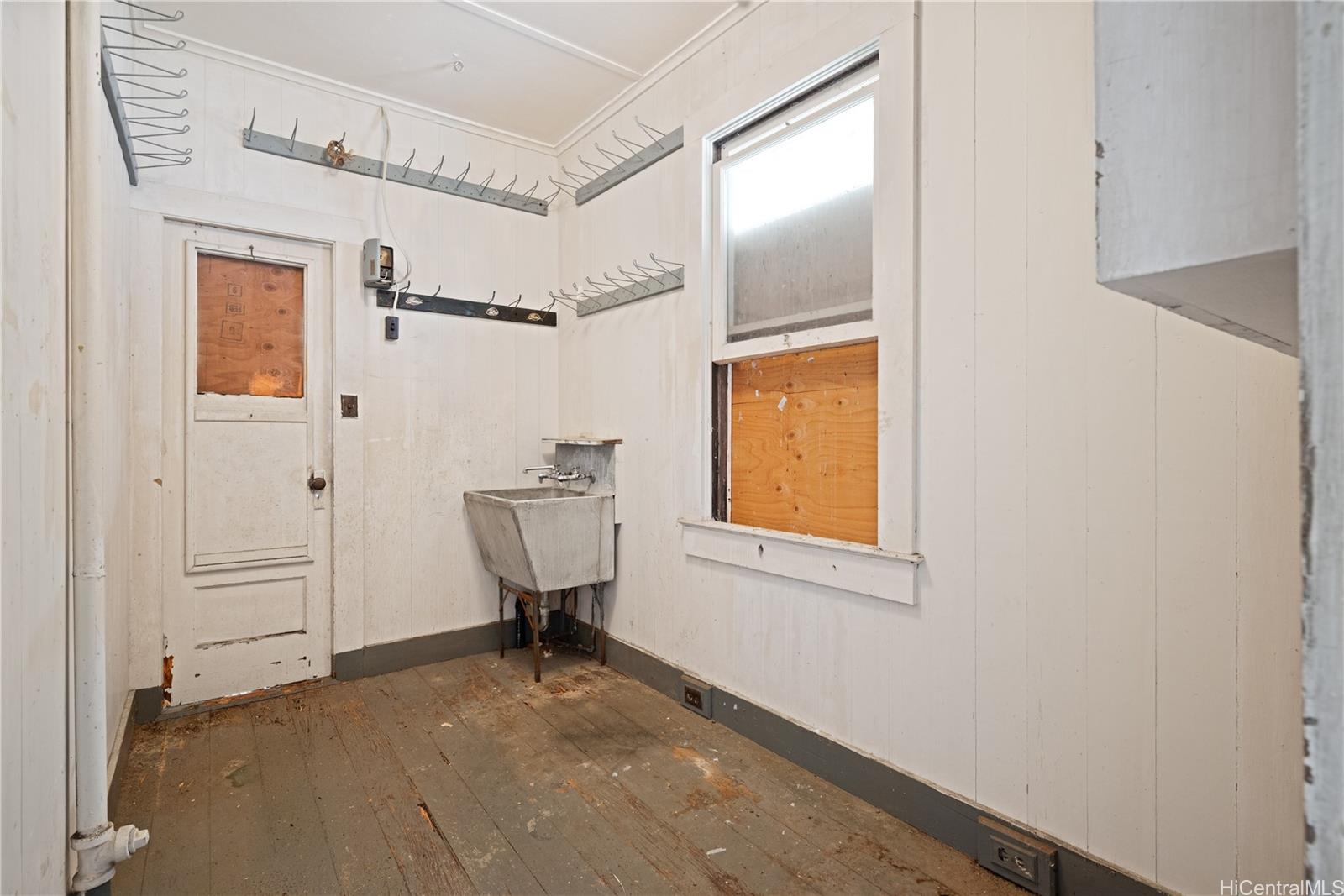 2023  Houghtailing Street Kamehameha Heights, Honolulu home - photo 10 of 19